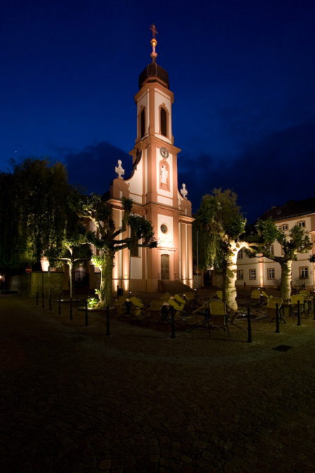Kirche St. Cäcilia und Altes Rathaus.